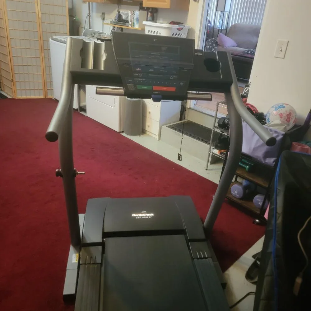 Treadmill - Picture 3 of 5